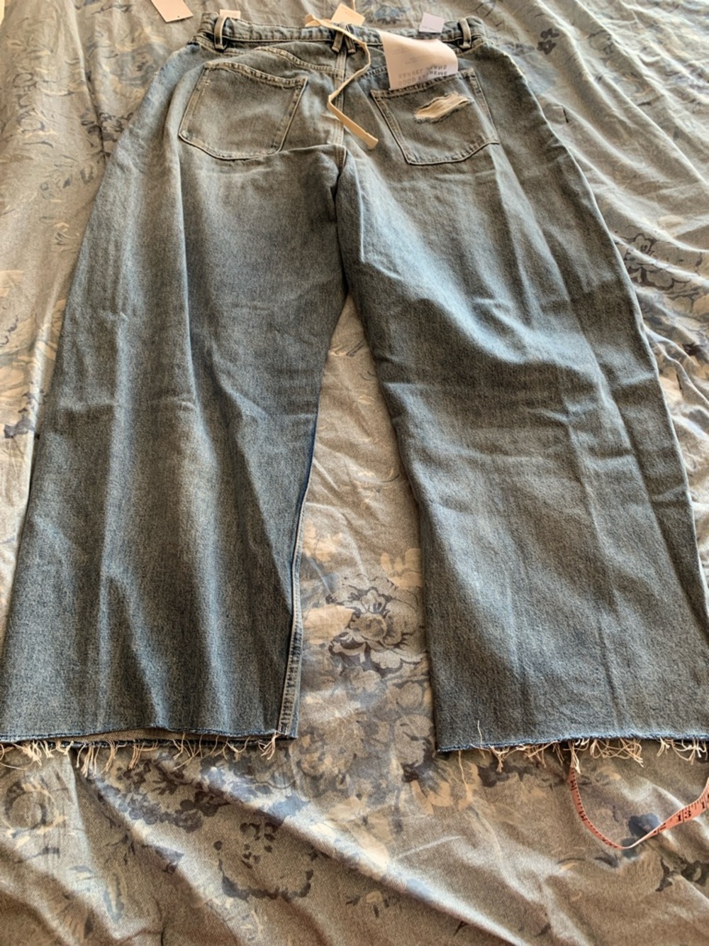 Good American
Good Extreme
Ripped Super
High Waist Barrel
Jeans - Picture 13 of 17